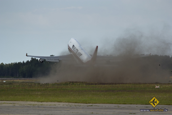 Boeing 747-4HQF/ER