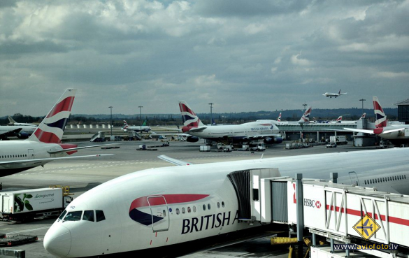 Boeing 777-236