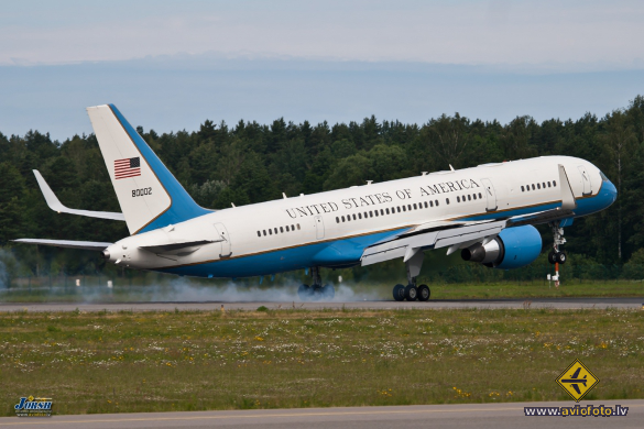 Boeing C-32A (757-2G4)