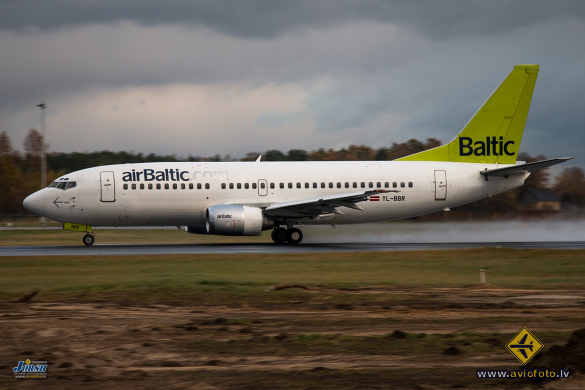 Boeing 737-31S