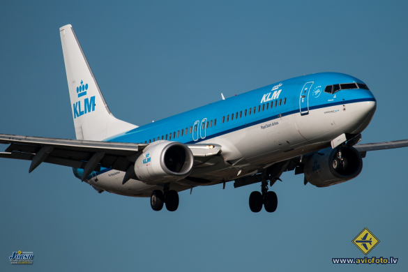 Boeing 737-8K2