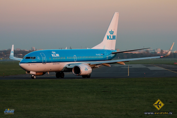 Boeing 737-7K2