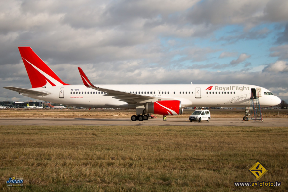 Boeing 757-256
