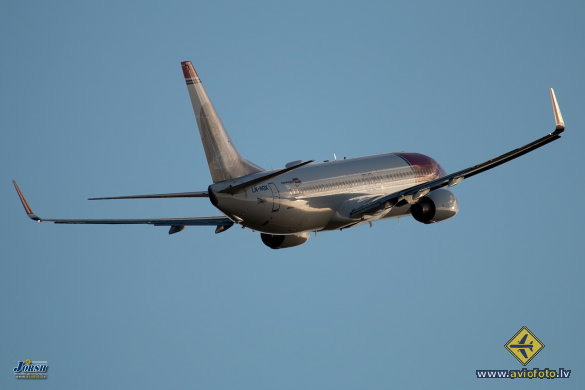 Boeing 737-8JP