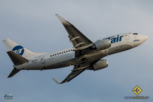 Boeing 737-524