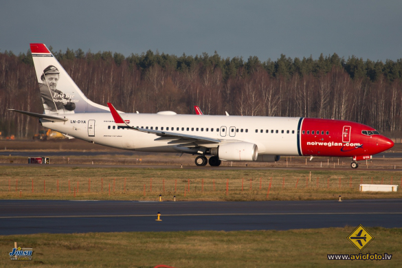 Boeing 737-8JP
