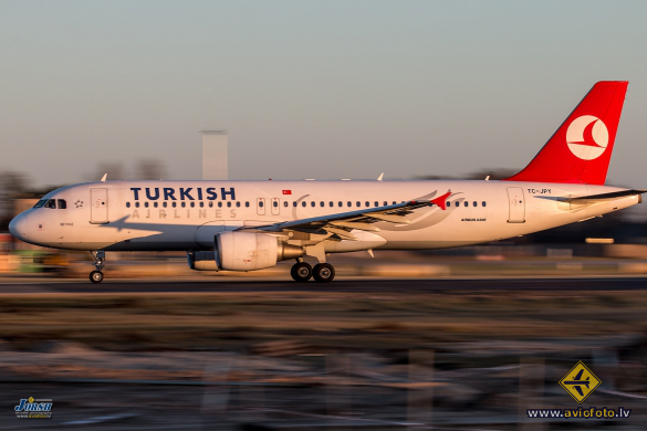 Airbus A320-214