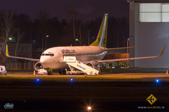Boeing 737-36Q