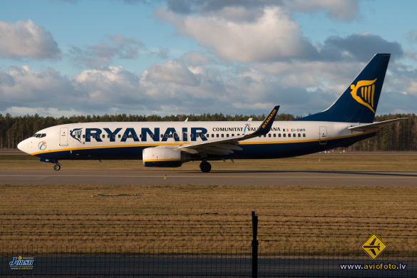 Boeing 737-8AS