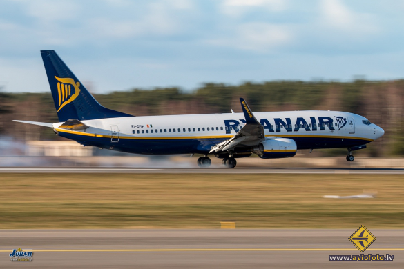 Boeing 737-8AS