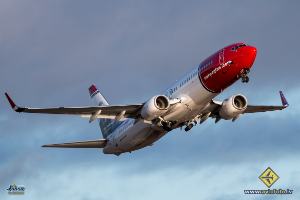 Boeing 737-8JP
