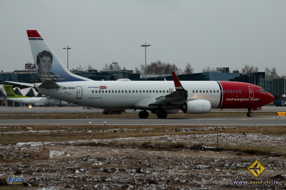 Boeing 737-8JP