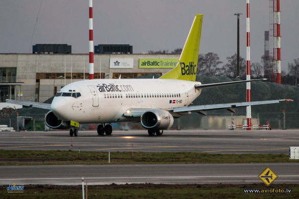 Boeing 737-53S