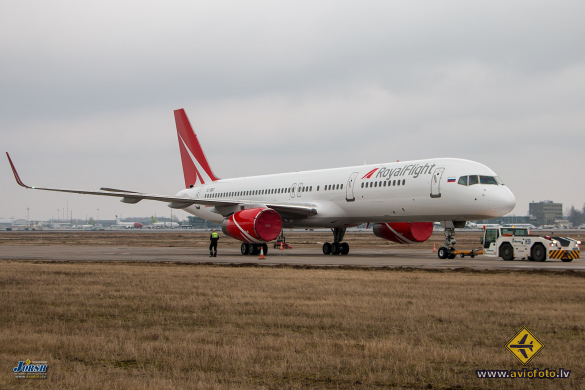 Boeing 757-256