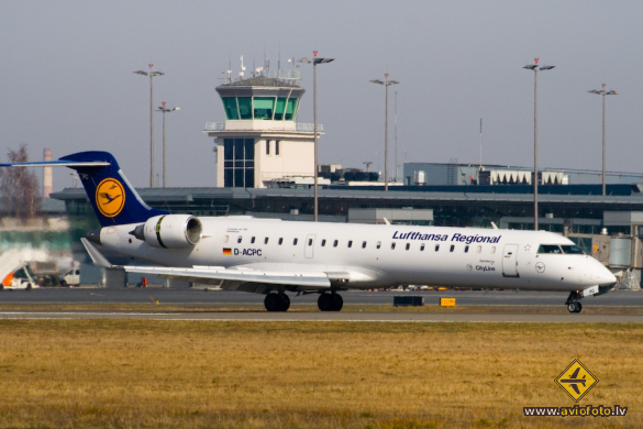 Bombardier CRJ-701ER (CL-600-2C10)