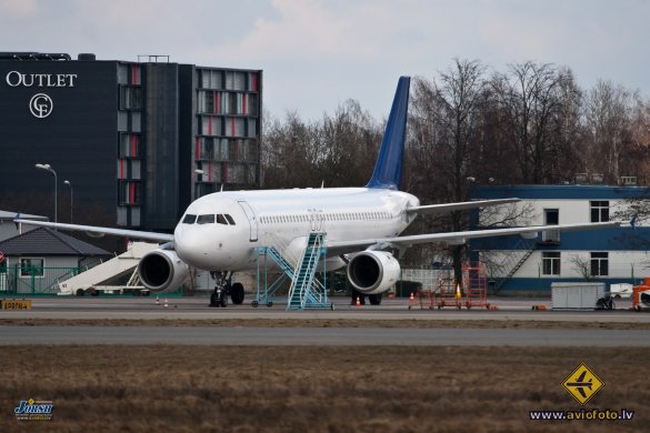 Airbus A320-212