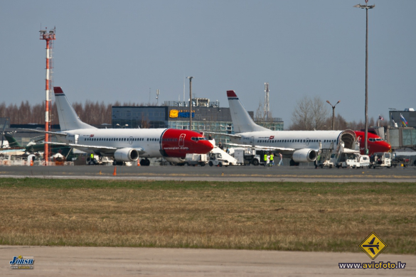 Boeing 737-3K2