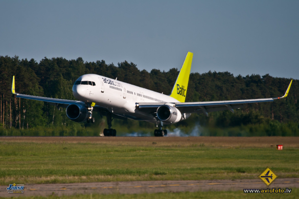 Boeing 757-256
