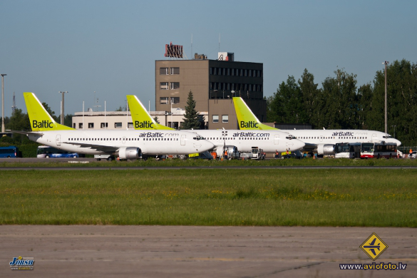 Boeing 737-522