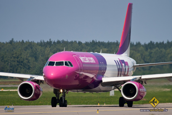 Airbus A320-233