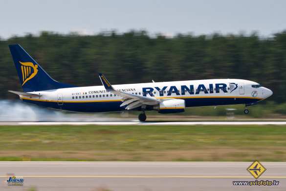 Boeing 737-8AS