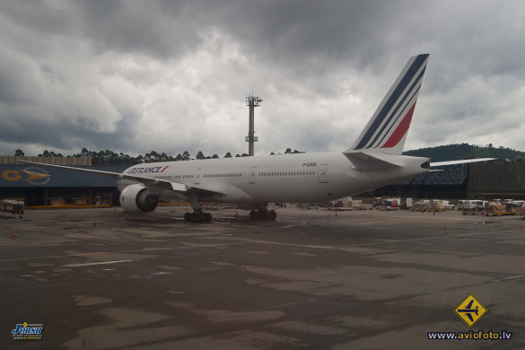 Boeing 777-328/ER