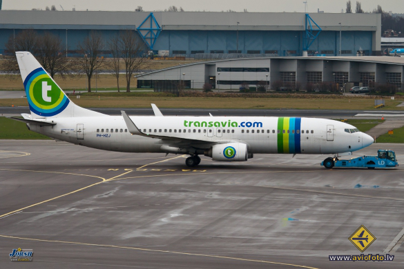 Boeing 737-8K2
