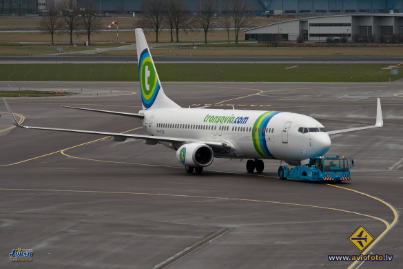 Boeing 737-8K2