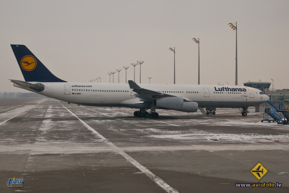Airbus A340-313X