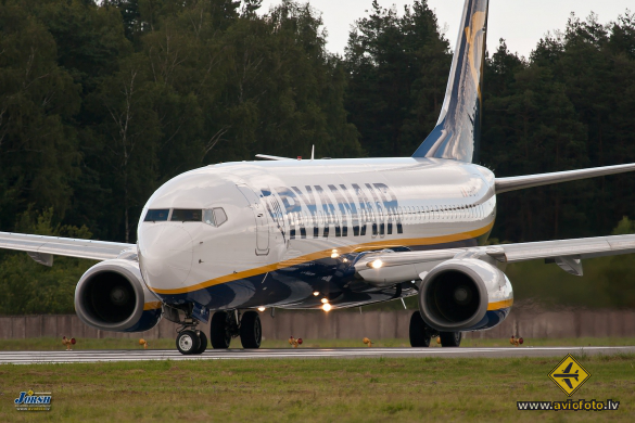 Boeing 737-8AS