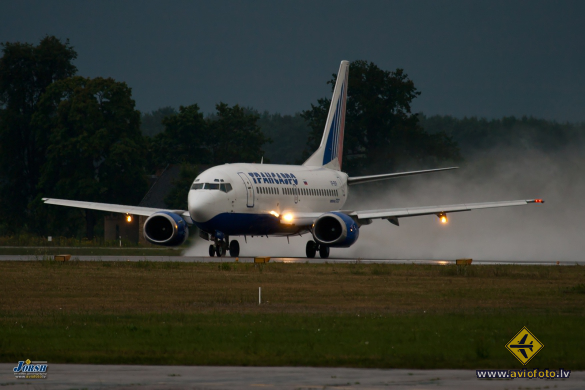 Boeing 737-524
