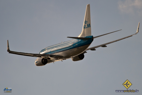 Boeing 737-7K2