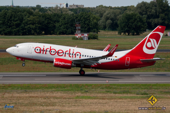 Boeing 737-7K5