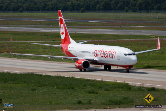 Boeing 737-86J