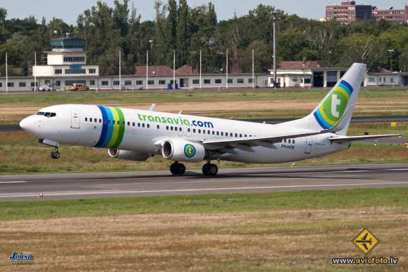 Boeing 737-8K2