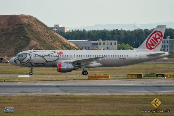 Airbus A320-214