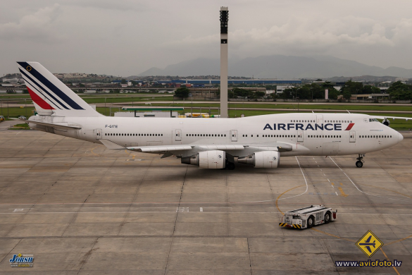 Boeing 747-428