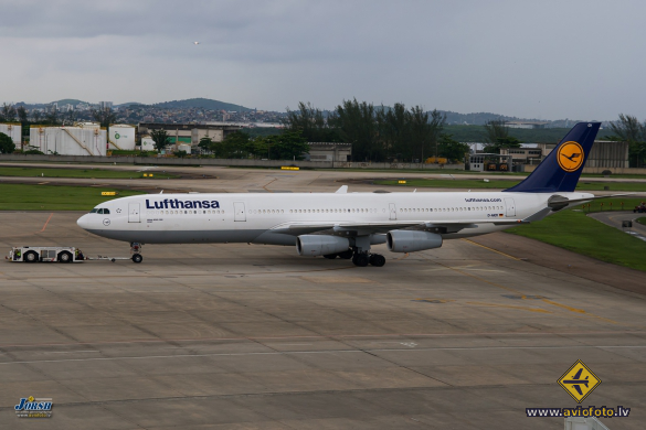 Airbus A340-313X