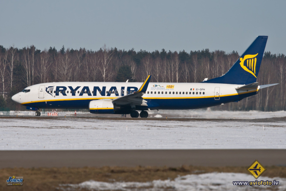 Boeing 737-8AS