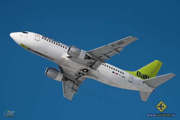 Boeing 737-31S