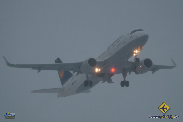 Airbus A320-214