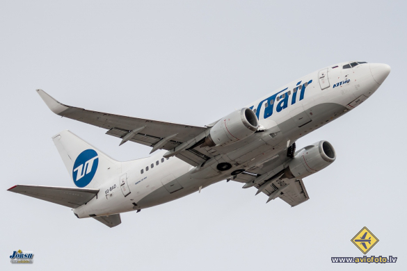 Boeing 737-524