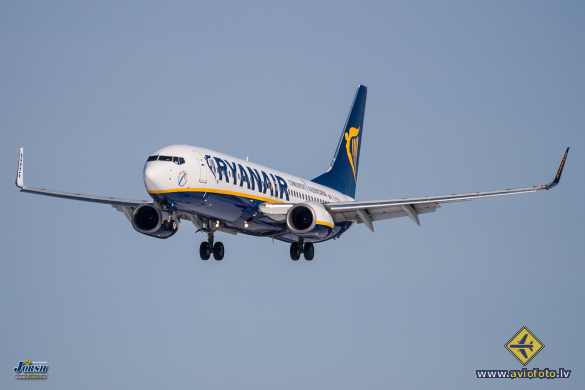 Boeing 737-8AS