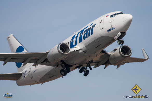 Boeing 737-524