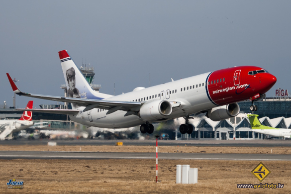 Boeing 737-8JP