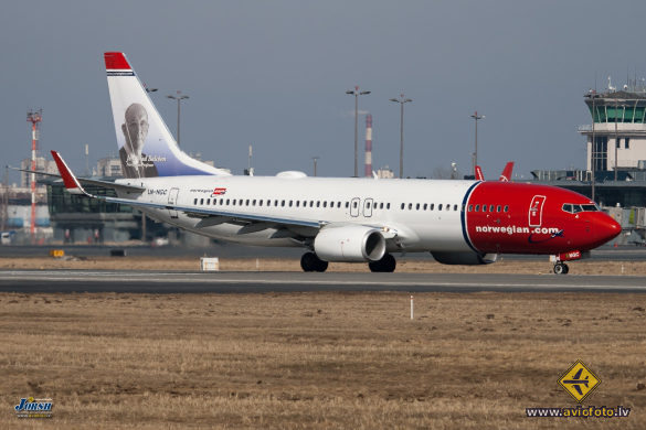 Boeing 737-8JP
