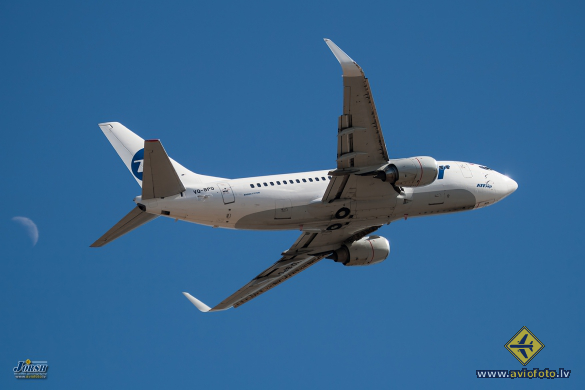 Boeing 737-524