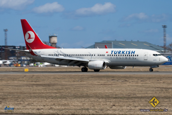 Boeing 737-8F2