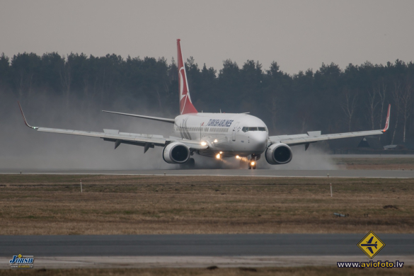 Boeing 737-8F2