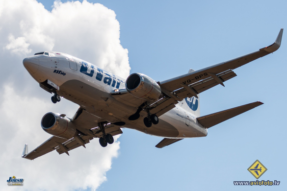 Boeing 737-524